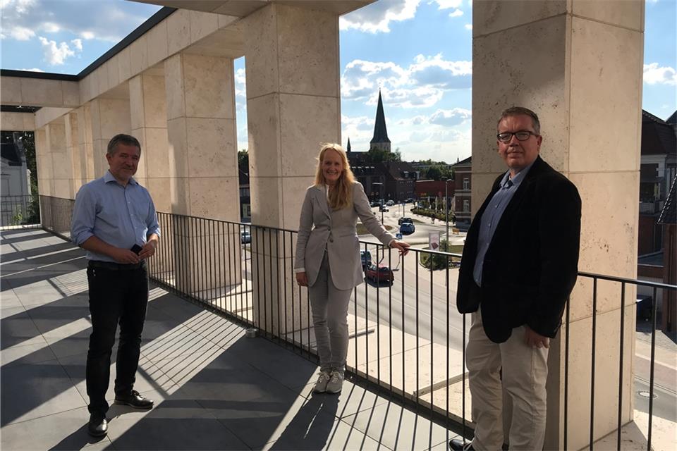 Mechtild Schulze Hessing (CDU) nach dem BZ-Interview im Mergelsberg-Verlagshaus mit den BZ-Redakteuren Sven Kauffelt (rechts) und Peter Berger.