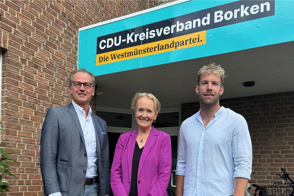 Mechtild Schulze Hessing (hier mit CDU-Fraktionschef Frank Richter und dem Stadtverbandsvorsitzenden Tim Meerkötter, rechts) ist bisher die einzige Kandidatin fürs Bürgermeisteramt von Borken.