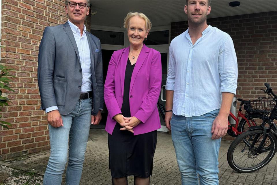 Bürgermeisterin Mechtild Schulze Hessing tritt 2025 erneut an Mechtild Schulze Hessing wird bei ihrer Nominierung von Frank Richter (links) und Tim Meerkötter unterstützt.