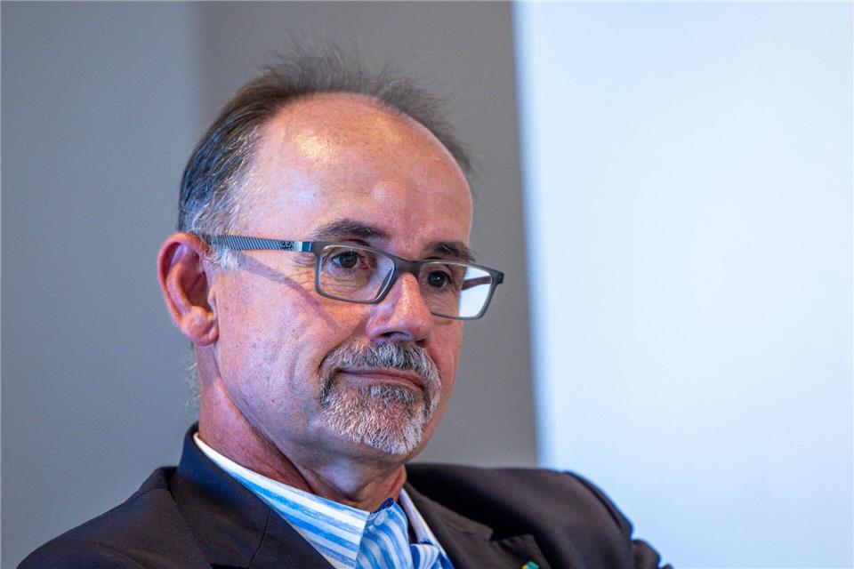 Mecklenburg-Vorpommern Wirtschaftsminister Blank liegt nach einem schweren Autounfall weiter im Krankenhaus. (Archivbild)Jens Büttner/dpa