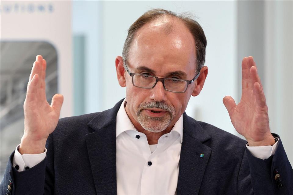 Mecklenburg-Vorpommern Wirtschaftsminister Blank liegt nach einem schweren Autounfall weiter im Krankenhaus. (Archivbild)Bernd Wüstneck/dpa