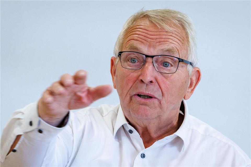 Mecklenburg-Vorpommerns Agrarminister sieht die Reformpläne bei der Agrarförderung der EU kritisch. (Archivbild)Jens Büttner/dpa