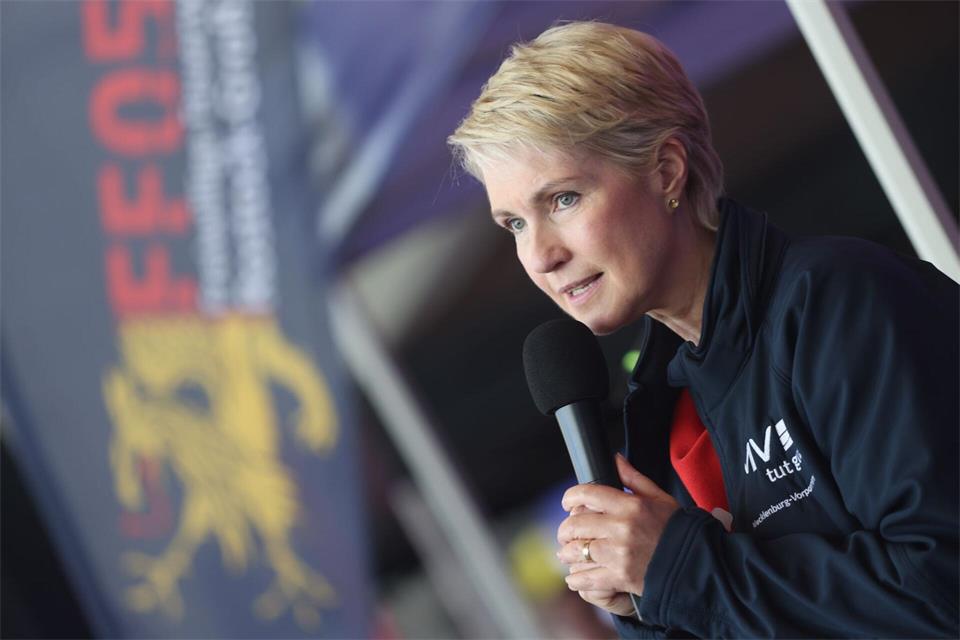 Mecklenburg-Vorpommerns Ministerpräsidentin Manuela Schwesig bezeichnete den Wahlsieg der AfD in Sachsen-Anhalt als gefährlich.Danny Gohlke/dpa