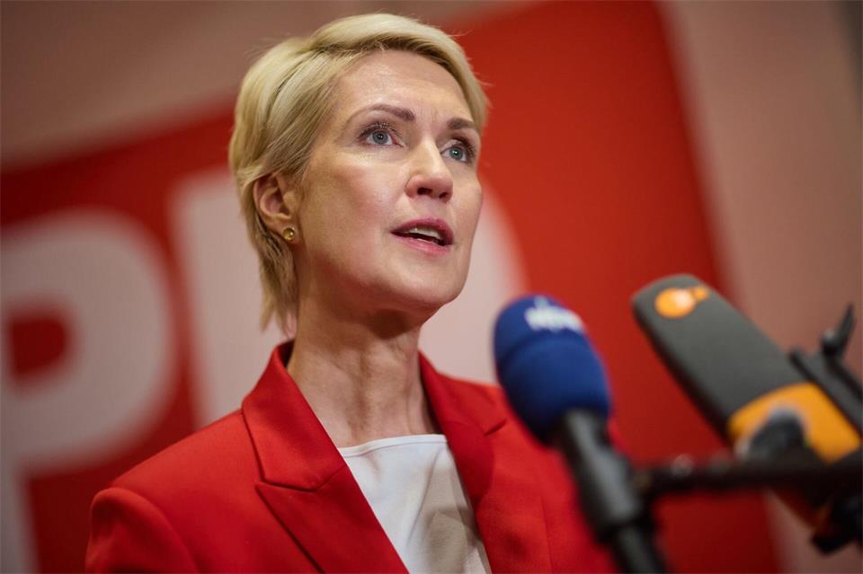 Mecklenburg-Vorpommerns Ministerpräsidentin Manuela Schwesig meldete sich am Morgen via X zu Wort. (Archivbild)Jens Büttner/dpa