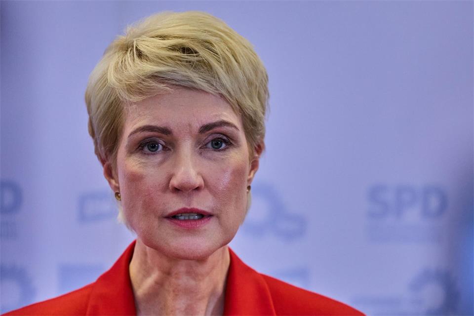 Mecklenburg-Vorpommerns Regierungschefin Schwesig wurde von Unionspolitikern attackiert. (Archivfoto)Jens Büttner/dpa