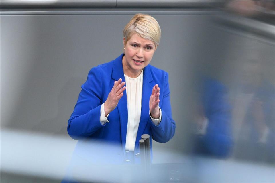 Mecklenburg-Vorpommerns Regierungschefin fordert ein Social-Media-Verbot für Kinder unter 14. (Archivbild)Elisa Schu/dpa