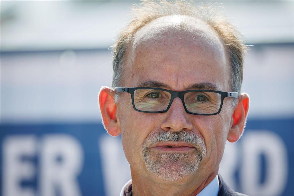 Mecklenburg-Vorpommerns Wirtschaftsminister Blank überreicht Zuwendungsbescheid für Machbarkeitsstudie für Gewerbegebiet Lubminer Heide. (Archivbild) Jens Büttner/dpa
