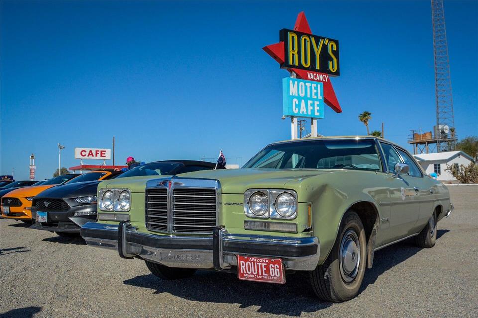 Mehr Highway-Nostalgie geht kaum: Die Servicestation „Roy’s Motel“ in Kalifornien hat es schon in Filme geschafft.Ralf Johnen/dpa-tmn