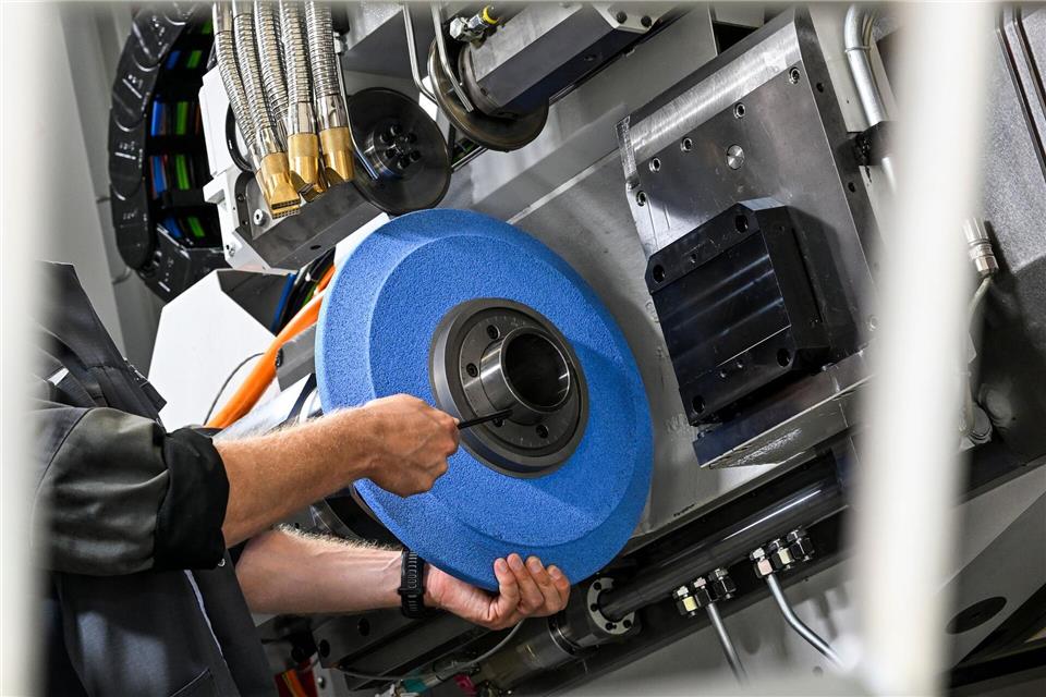 Mehr Menschen pendeln für ihren Job in andere Bundesländer. (Symbolbild)Jens Kalaene/dpa