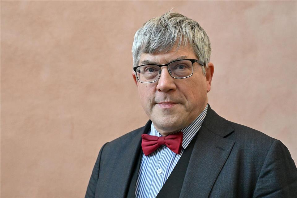 Mehr Menschen richten sich an die evangelische Kirche, um sich zur Wehrpflicht beraten zu lassen. (Archivbild)Martin Schutt/dpa