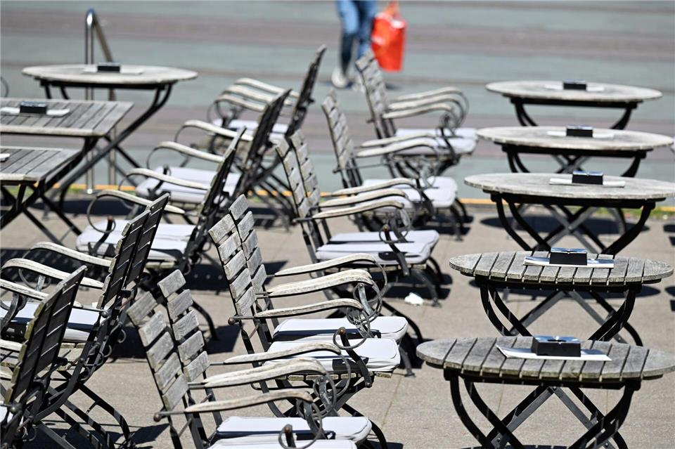 Mehr Plätze draußen - das fordern Gastronomen auch in Mecklenburg-Vorpommern. Federico Gambarini/dpa