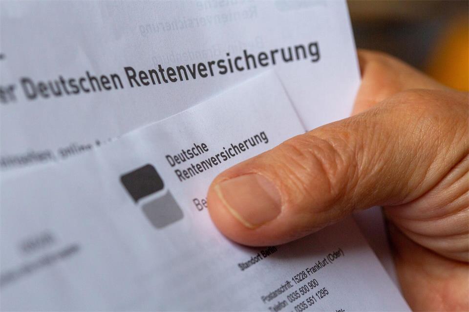 Mehr Rentner erhalten Grundrente. (Symbolbild)Fernando Gutierrez-Juarez/dpa