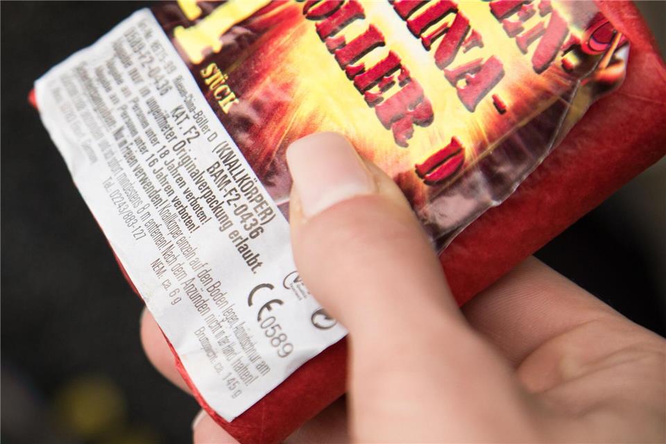 Mehr Sicherheit an Silvester: Auf CE-Zeichen und Prüfnummer achten.Christin Klose/dpa-tmn