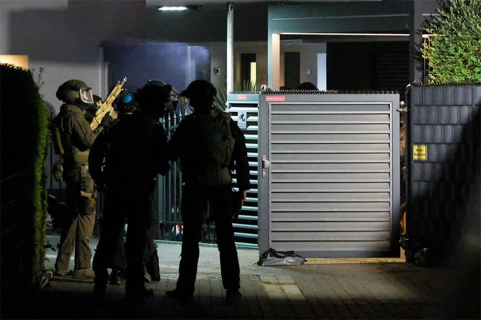 Mehr als 1.000 Kräfte sind im Einsatz. Christoph Reichwein/dpa