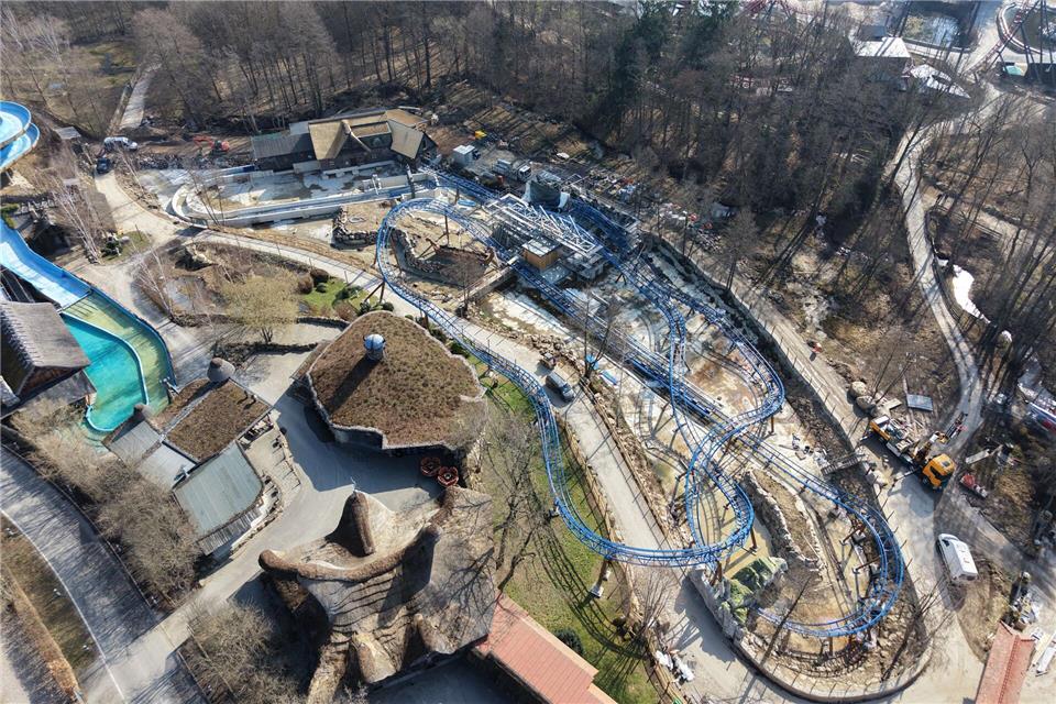 Mehr als 12 Millionen Euro investiert der Freizeitpark Plohn in seine neueste Attraktion: Der Multi Launch Water Coaster kombiniert Hightech, Wasserspaß und Achterbahn. Bodo Schackow/dpa