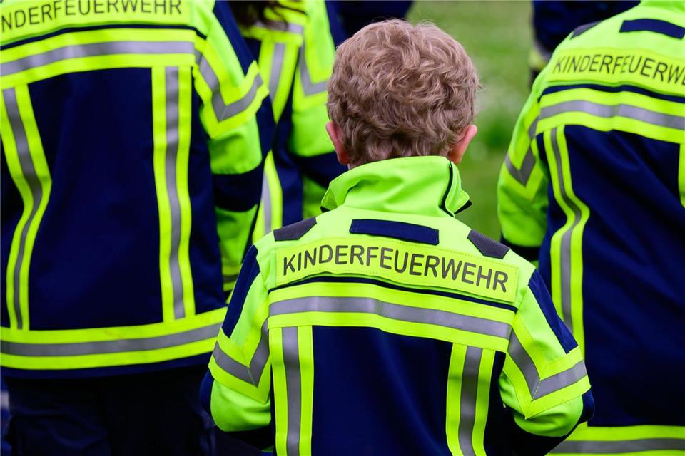 Mehr als 1.200 Kinderfeuerwehren gibt es in Niedersachsen. (Symbolbild)A4258 Philipp Schulze/dpa