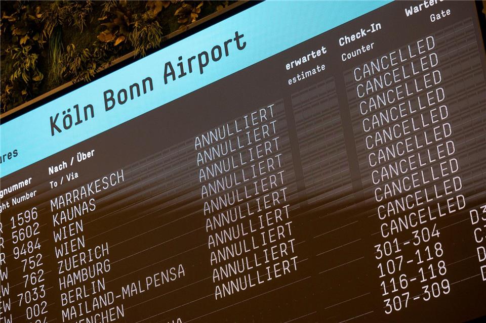 Mehr als 121.000 Klagen von Passagieren haben die Amtsgerichte an den 19 größten Flughafenstandorten 2025 verzeichnet. Thomas Banneyer/dpa