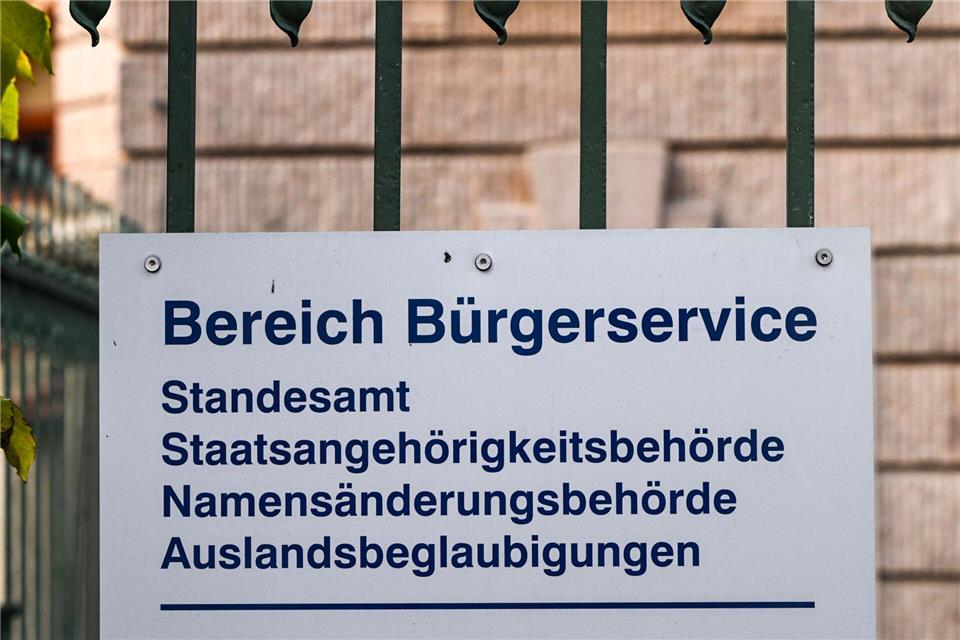 1 Jahr Selbstbestimmungsgesetz – „unendliche Erleichterung“  Mehr als 22.000 Menschen haben ihren Geschlechtseintrag seit der Änderung geändert. (Symbolbild)Jens Kalaene/dpa