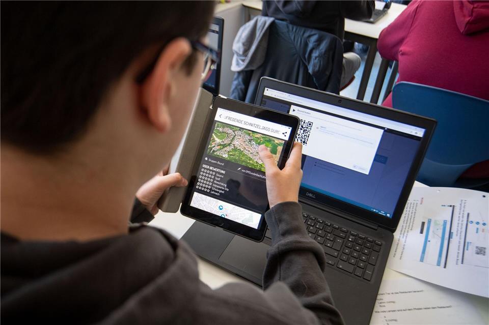 Mehr als 30 Prozent der sächsischen Schüler belegen in der Oberstufe Informatik. (Symbolbild)Marijan Murat/dpa