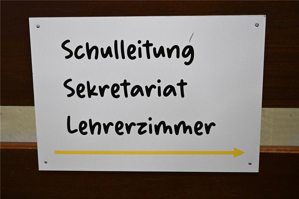 Mehr als 300 Schulverwaltungsassistenten fehlen in Nordrhein-Westfalen (Symbolbild). Bernd Weißbrod/dpa