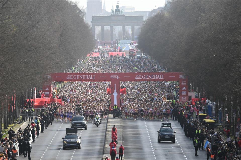 Mehr als 40.000 Teilnehmer hatten für den Halbmarathon gemeldet.Markus Lenhardt/dpa