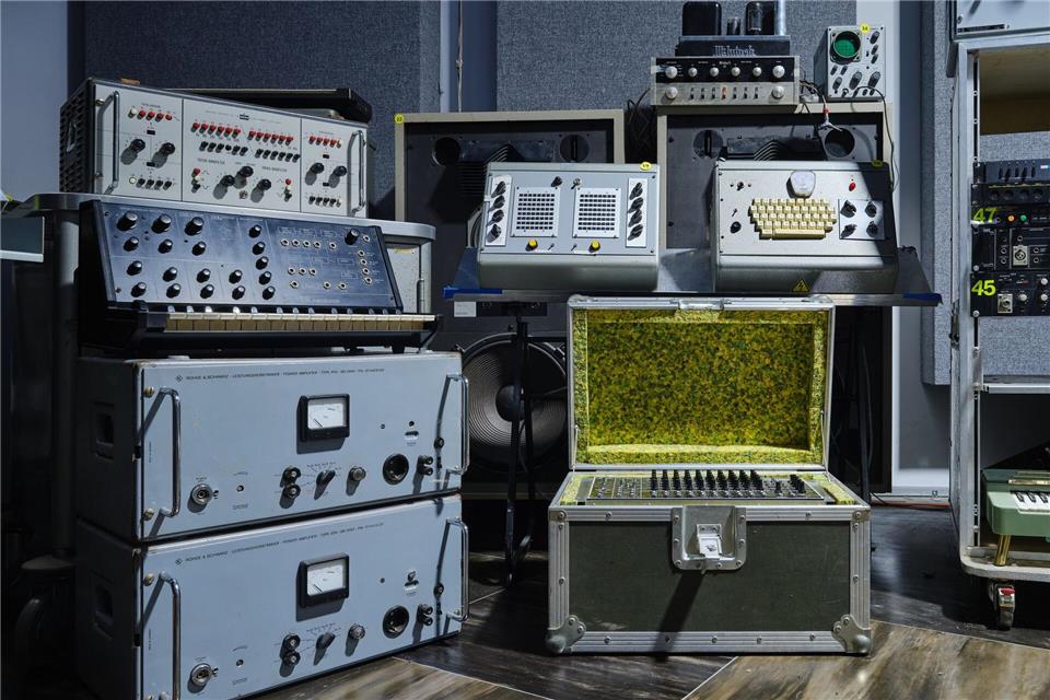 Mehr als 450 Stücke aus dem Nachlass von Florian Schneider wurden versteigert. Julien’s Auctions/dpa