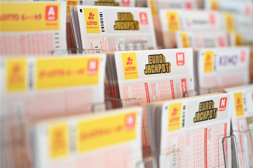 Mehr als 87 Millionen Euro gehen nach der Ziehung nach Nordrhein-Westfalen. (Symbolbild)Shireen Broszies/dpa