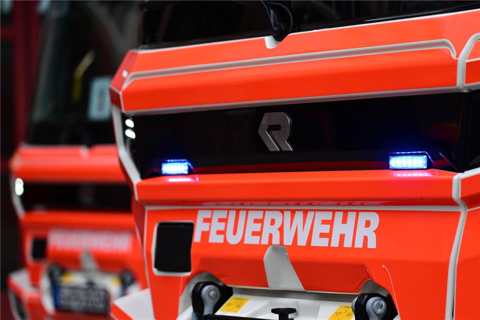 Mehr als ein Jahr nach einem Unfall mit drei Toten beginnt ein Prozess. (Symbolfoto)Bernd Weißbrod/dpa