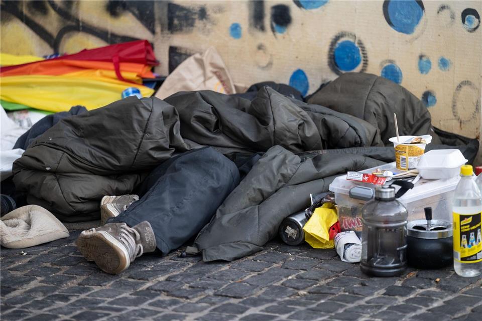 Mehr als ein Viertel der Wohnungslosen in Sachsen ist minderjährig. (Symbolbild)Marijan Murat/dpa