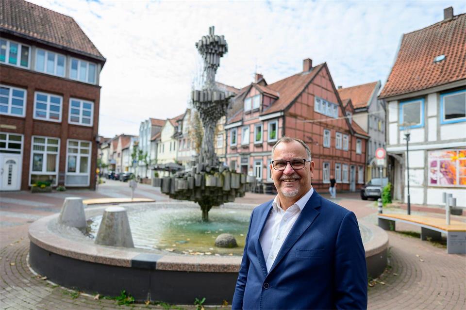 Mehr als hundert Geschichten erzählt ein Flüsterbrunnen in Uelzen. A4258 Philipp Schulze/dpa