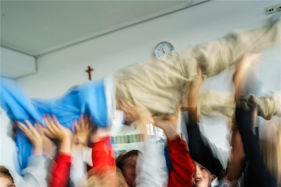 Mehr moderne und selbstbestimmte Lernformen wollen die Schülerinnen und Schüler. (Archivbild)Andreas Arnold/dpa