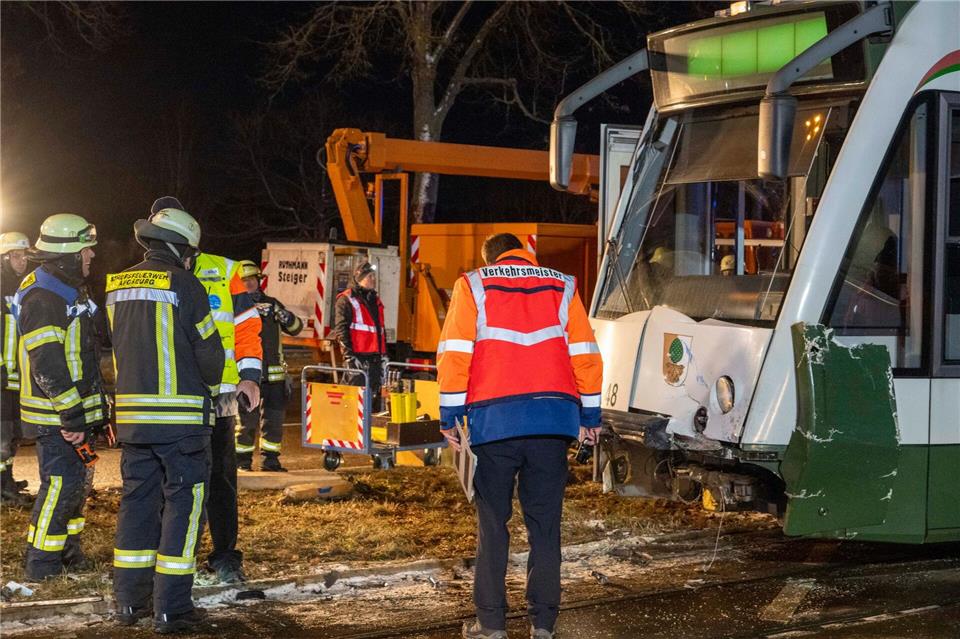 Mehrere Einsatzkräfte waren vor Ort.Stefan Puchner/dpa
