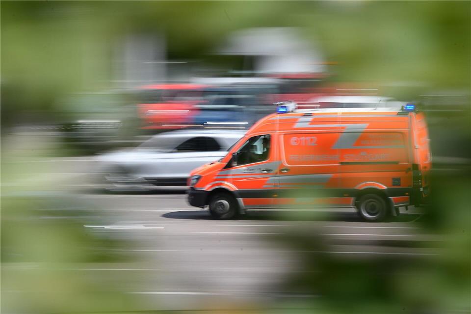Mehrere Fahrzeuge von Feuerwehr, Rettungsdienst und Polizei waren im Einsatz. (Symbolbild)Sebastian Gollnow/dpa
