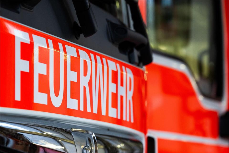 Mehrere Feuerwehren aus der Umgebung rückten an, um den Brand zu löschen. (Symbolbild)Soeren Stache/dpa