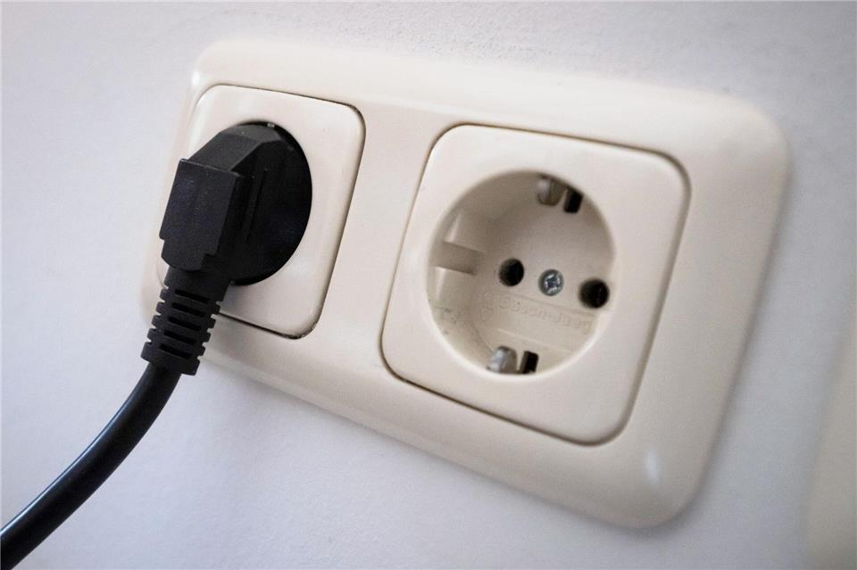 Mehrere Gemeinden südlich von Freiburg waren von einem Stromausfall betroffen. (Symbolbild)Philip Dulian/dpa