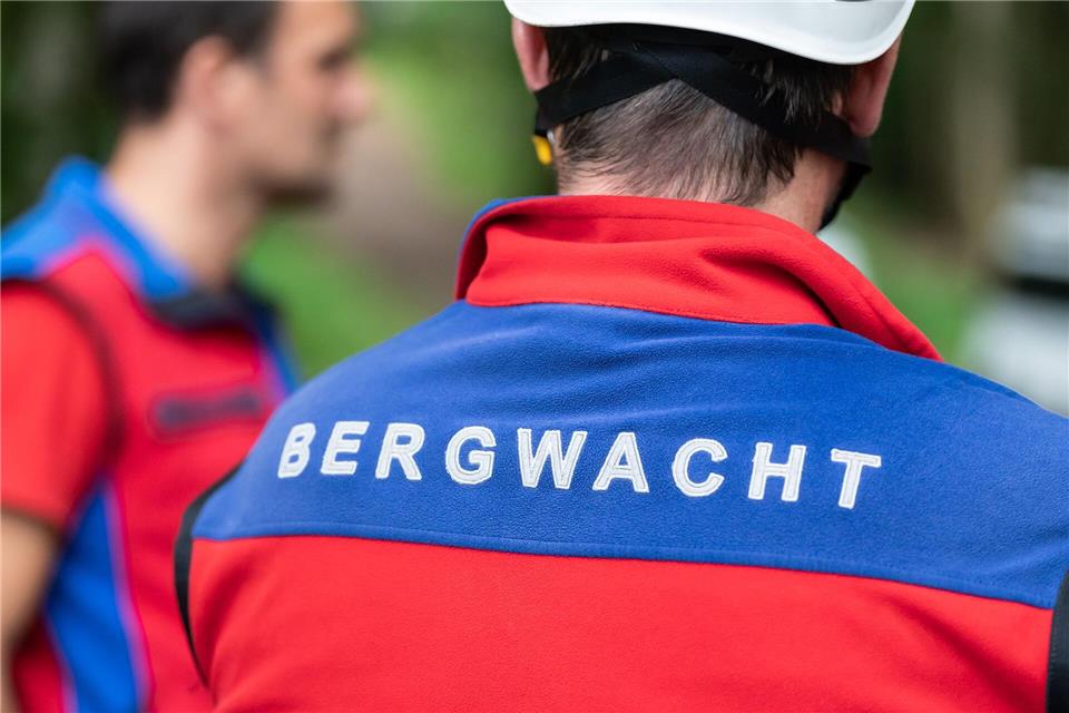 Mehrere Hundert Stunden Grundausbildung sind bei der Bergwacht Pflicht, reichen aber oft nicht aus.(Archivbild)Silas Stein/dpa