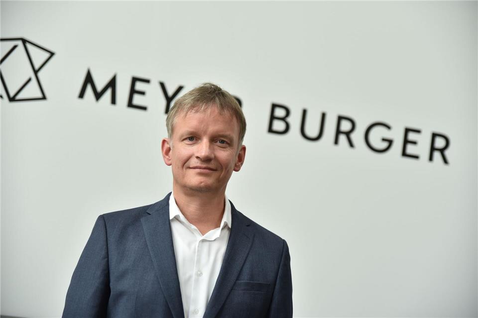 Mehrere Jahre leitete Gunter Erfurt die Geschicke des Unternehmens Meyer Burger in Bitterfeld und Freiberg. (Archivbild)Simon Kremer/dpa
