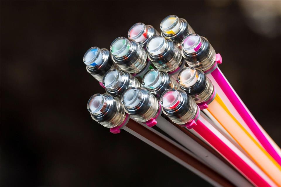 Mehrere Landkreise und Orte in Sachsen-Anhalt werden mit insgesamt 155 Millionen Euro beim Glasfaserausbau gefördert. (Symbolbild)Matthias Rietschel/dpa-Zentralbild/dpa