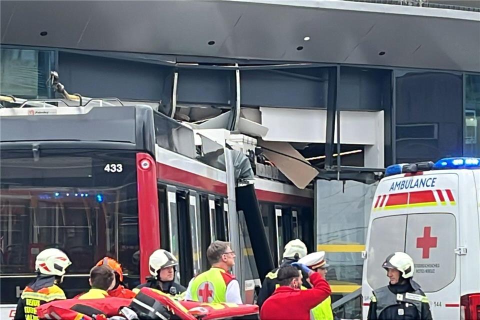 Mehrere Menschen wurden teils schwer verletzt. Fmt-Pictures - Mw/APA/dpa