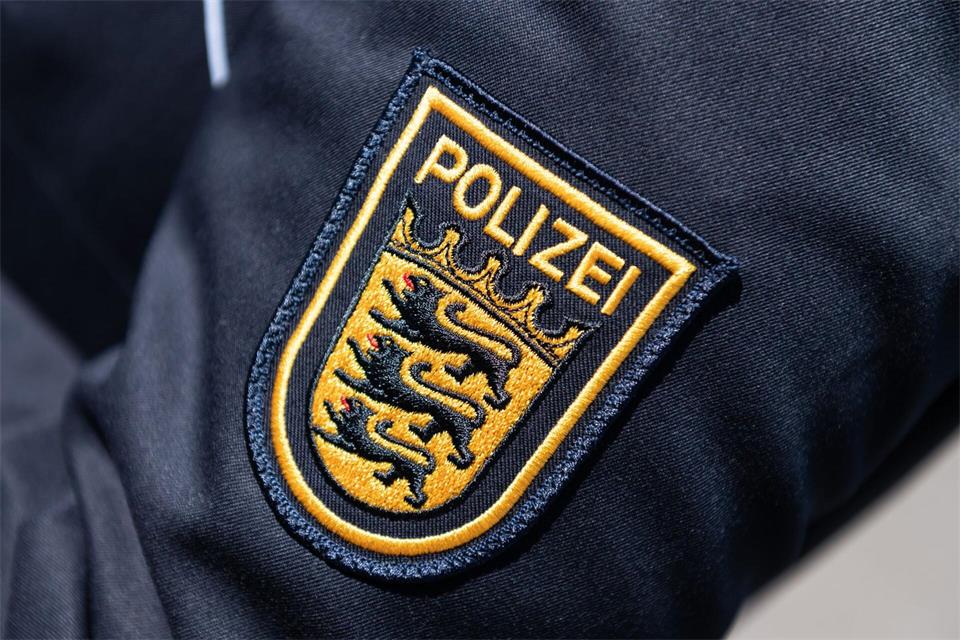 Mehrere Notrufe gehen bei der Polizei ein. (Symbolbild)Silas Stein/dpa