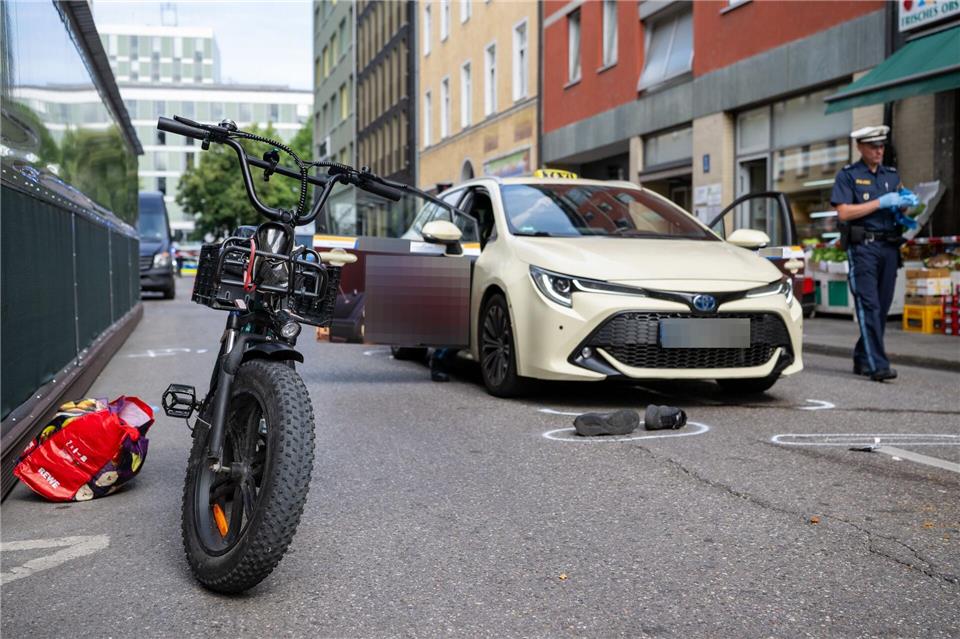 Mehrere Passanten hätten den Vorfall mitbekommen und den Taxifahrer festgehalten, bis die ersten Polizisten am Ort des Geschehens waren.Lennart Preiss/dpa