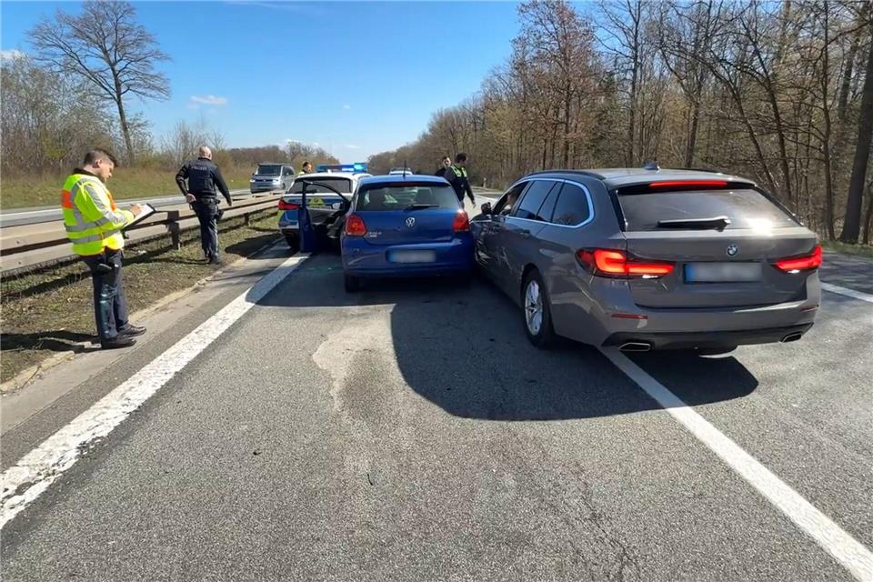 Mehrere Polizeiwagen verfolgten das Auto bei der Fahrt über die Autobahnen 7 und 70.Michaela Johannsen/dpa