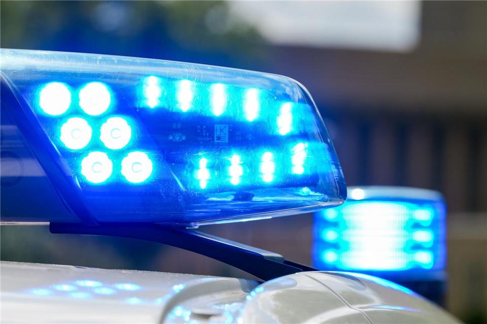 Mehrere Streifenwagen sind wegen einer unbekannten Gefahrenlage ausgerückt. (Symbolbild)Soeren Stache/dpa