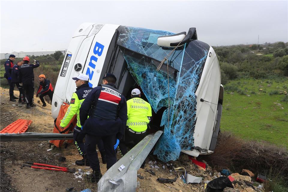 Mehrere Tote gab es bei einem Unfall mit einem Reisebus im Süden der Türkei.Mustafa Kaya via XinHua/dpa