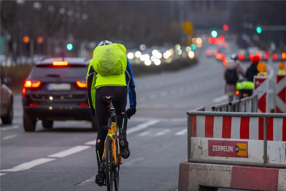 Mehrere Verbände kritisieren in einem Papier unter anderem den schleppenden Radwegeausbau in Berlin. (Archivbild)Monika Skolimowska/dpa