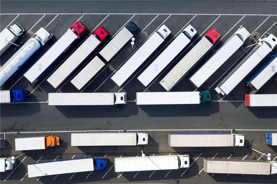Mehrere Verkehrsverbände sehen Versorgung, Mobilität und Arbeitsplätze gefährdet. (Symbolfoto) Arnulf Stoffel/dpa