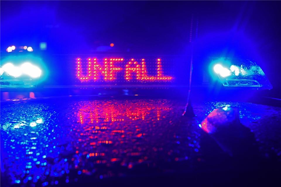 Mehrere wetterbedingte Unfälle gab es auf Bayerns Straßen. (Symbolbild)Stefan Puchner/dpa