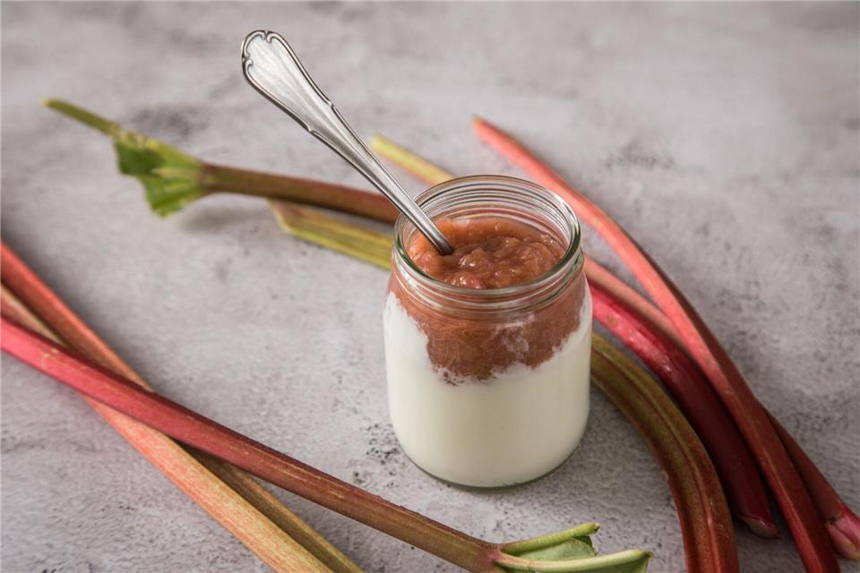 Mehrweg- oder Einwegglas? Geht es um die Nachhaltigkeit von Verpackungen, ist das eine wichtige Frage. Christin Klose/dpa Themendienst/dpa-tmn