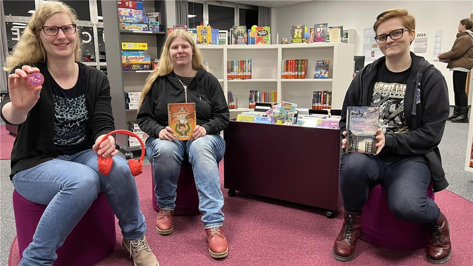Team braucht mehr Helfer in der Rekener Bücherei Meike Lütkebohmert (von links), Nicole Lütkebohmert und Lea Kemper würden sich über mehr Helfer freuen.