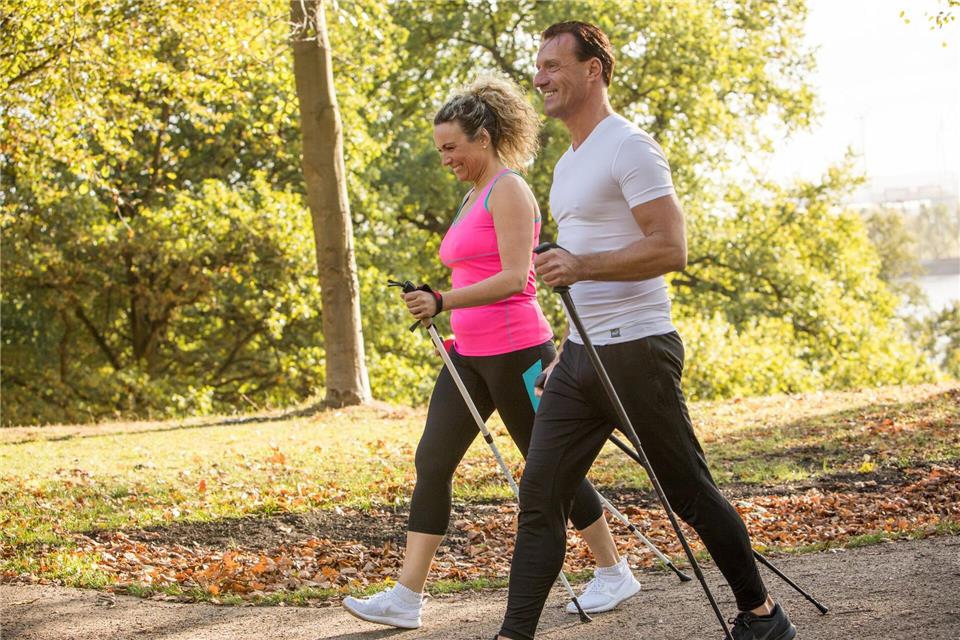 Mein Körper kann was! Regelmäßige Bewegungseinheiten helfen dabei, dem eigenen Körper wieder mehr zu vertrauen. picture alliance/dpa/dpa-tmn